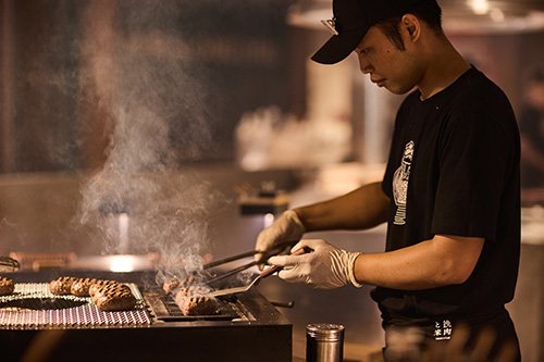 ชวนสัมผัส 5 Senses Dining Experience ที่ “ฮิคินิคุ โตะ โคเมะ” Taste – Smell – Sound – Touch