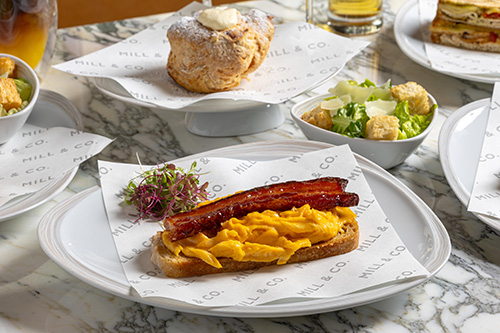 มิลค์ แอนด์ โค โรงแรมเซ็นทาราแกรนด์ฯ เซ็นทรัลเวิลด์ คอมโบเซตสุดพิเศษ พร้อมเสิร์ฟตลอดวันทั้งมื้อเช้า กลางวัน และเย็น