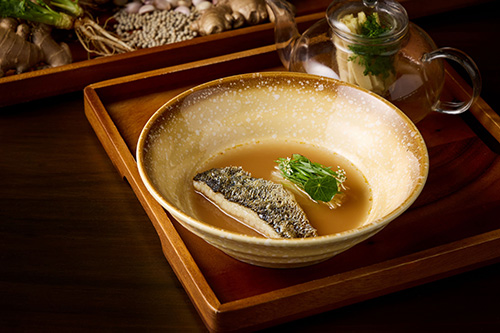 ร้านฤดูกาล ร้านอาหารไทยรูฟท็อปกรุงเทพ ชั้น 56 เอญ่า รูฟท็อป แอท ดิเอ็มไพร์ เสิร์ฟเมนูฤดูหนาวโดยเชฟต้น ธิติฏฐ์ พร้อมวิวแม่น้ำเจ้าพระยา