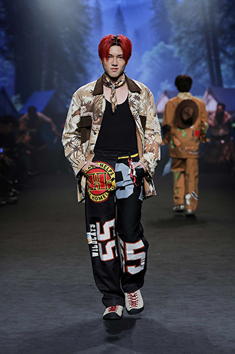 ภาพบรรยากาศรันเวย์ ELLE Fashion Week 2025 พร้อมเหล่าคนดังร่วมงาน